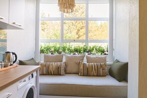 Egyptian cotton sheets, premium bedding, in-room safe, desk