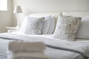 3 chambres, fer et planche à repasser, Wi-Fi, draps fournis