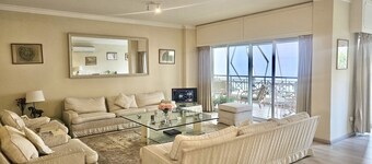 24 NIC - Stay Charm Classic Apartment