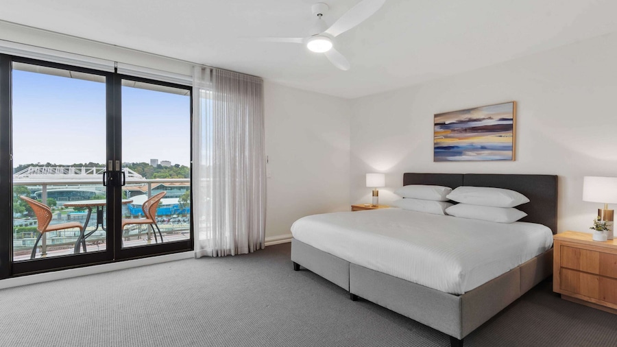 Spacious 3-bed Apartment by the MCG