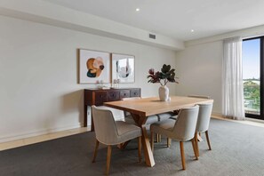Apartment | Dining