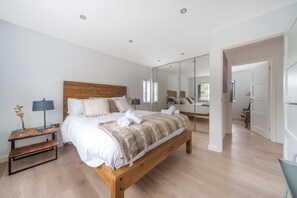 3 室のベッドルーム、アイロン / アイロン台、WiFi、ベッドシーツ