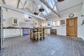 雪櫃、微波爐、焗爐、爐具