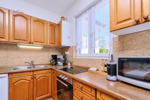 Fridge, microwave, oven, stovetop - Antares Superior Plus+, charming, spacious, 2bedroom apartment. (Mali Lošinj)
