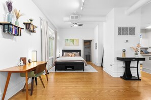 1 habitación, tabla de planchar con plancha, internet y ropa de cama 