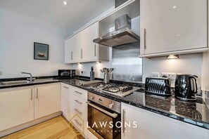 Fridge, microwave, oven, stovetop - Central Windsor Gem | 2 Bed, 2 Bath, Free Parking (Windsor)