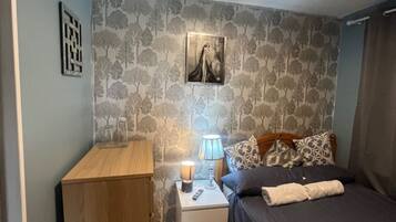 Iron/ironing board, WiFi, bed sheets