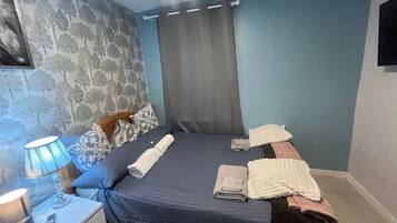 Fer et planche Ă  repasser, Wi-Fi, draps fournis