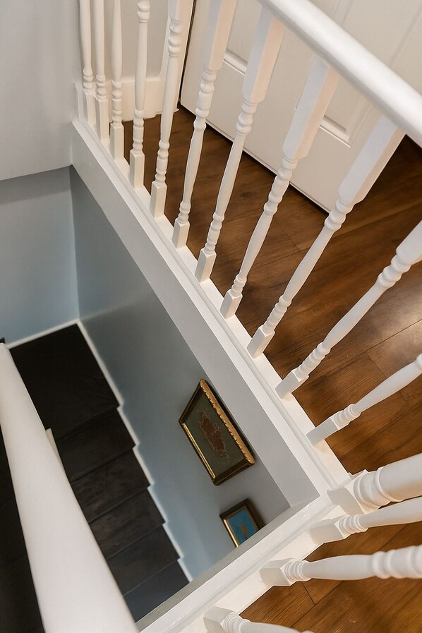 Interior - Welcome to The Green Haven, a comfortable and modern 1-bedroom apartment. (Newark)