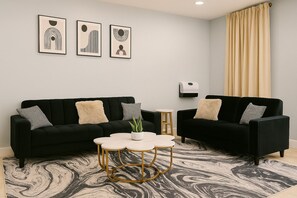 TV - Welcome to The Green Haven, a comfortable and modern 1-bedroom apartment. (Newark)