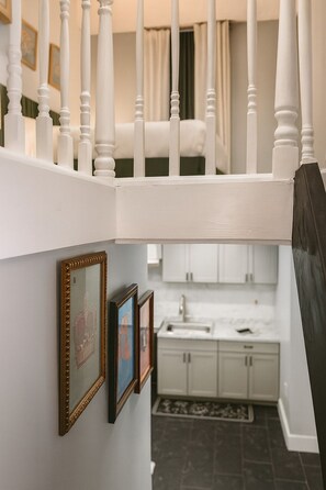 Interior - Welcome to The Green Haven, a comfortable and modern 1-bedroom apartment. (Newark)