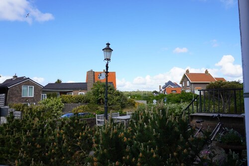 Your Sunny Retreat: Comfy Studio, 3 Min to Beach, 10 Min to Dunes