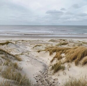 A beach with sand dunes and a view of the ocean. - Your Sunny Retreat: Comfy Studio, 3 Min to Beach, 10 Min to Dunes (Bergen aan Zee)