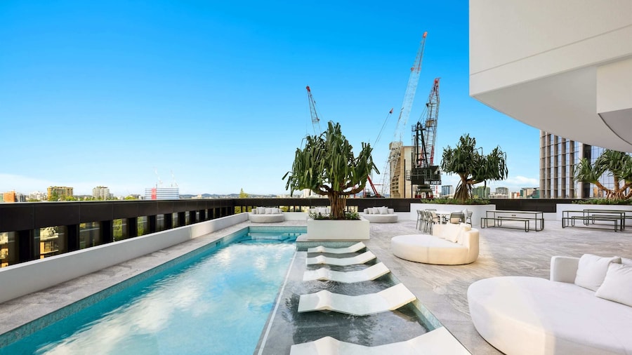 Brisbane 1BR With Pool, Spa, Sauna and Balcony