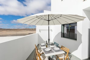 Outdoor dining - Home2Book Sunny Terrace Getaway, Puerto Lajas (Puerto Lajas)