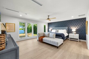 3 bedrooms, desk, iron/ironing board, travel cot