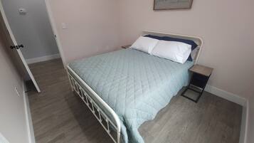 3 室のベッドルーム、旅行用ベビーベッド、インターネット、ベッドシーツ