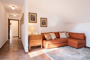 Appartement, 1 slaapkamer | Woonruimte | Een 30-inch televisie met satellietzenders