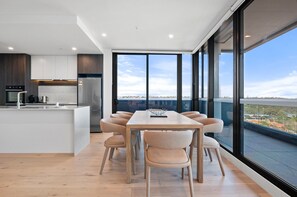 Apartment | Dining
