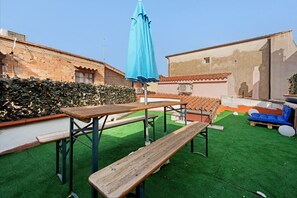 Outdoor dining - 'Lucky House' Apartment with Wi-Fi and Air Conditioning (Muravera)
