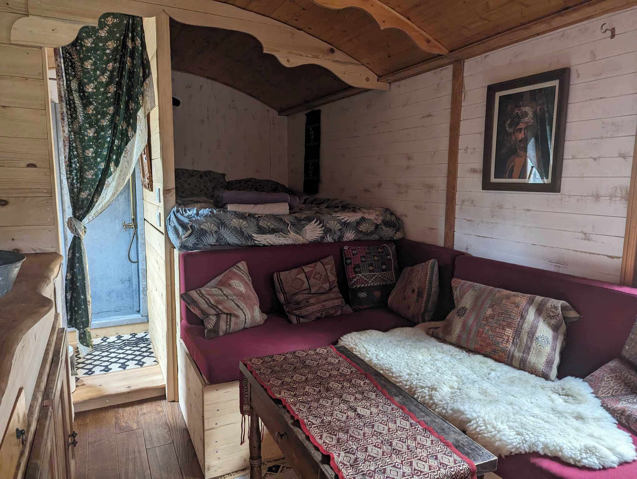 1 bedroom, bed sheets