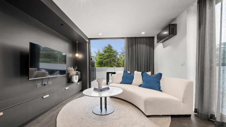 Braddon Studio With Communal BBQ