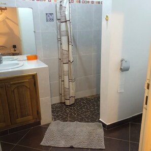 Hair dryer, towels, toilet paper - Villa keur Zoizo3 bedrooms, swimming pool, not overlooked (Somone)