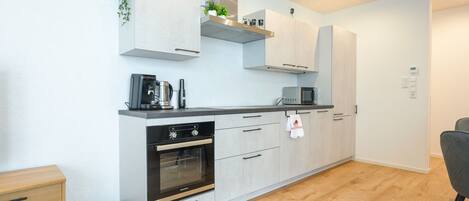 冰箱、微波炉、烤箱、炉灶