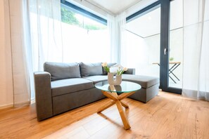 TV - Apartment 'Bergblick' with Private Terrace, Shared Garden and Wi-Fi (Kappelrodeck)
