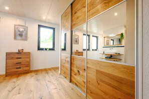 Shower, free toiletries, hair dryer, towels - Apartment 'Ferienwohnung Schwarzwald Penthus' with Mountain View, Private Terrace and Wi-Fi (Kappelrodeck)