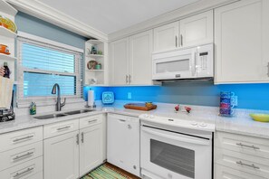 Leilighet, 1 queensize-seng med sovesofa (Treasure Sands #502) | Eget kjøkken | Ovn og brødrister