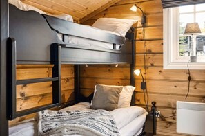 Tabla de planchar con plancha, wifi y ropa de cama 