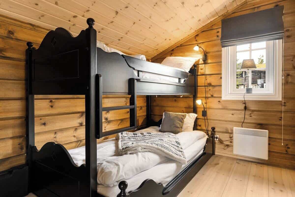 20 bedrooms, iron/ironing board, WiFi, bed sheets