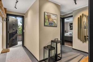 3 habitaciones, tabla de planchar con plancha, wifi y ropa de cama 