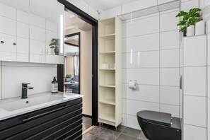 Dusche, Haartrockner, Handtücher