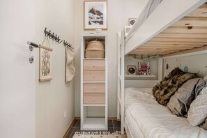 WiFi, bed sheets