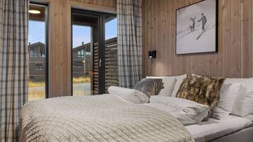 4 bedrooms, WiFi, bed sheets