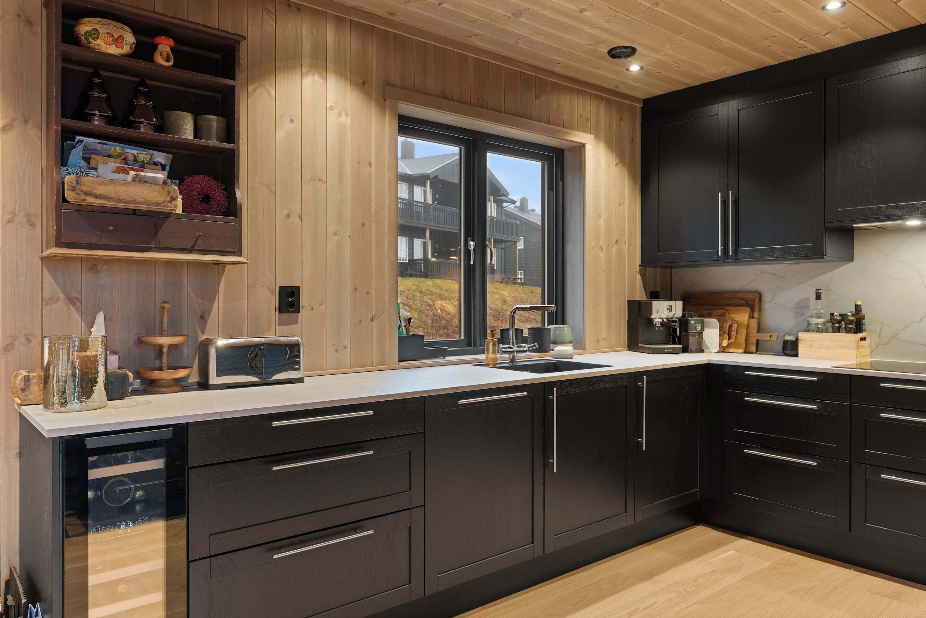 ثلاجة، ميكروويف، فرن، موقد طهي مسطح