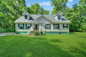 Exterior - Sundance - in the heart of Chincoteague Island! (Chincoteague Island)