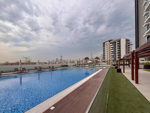 Pool - Bright & Cozy Studio in Vibrant Azizi Riviera (Dubai)