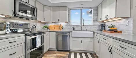 Refrigerador, microondas, horno, placa de cocina