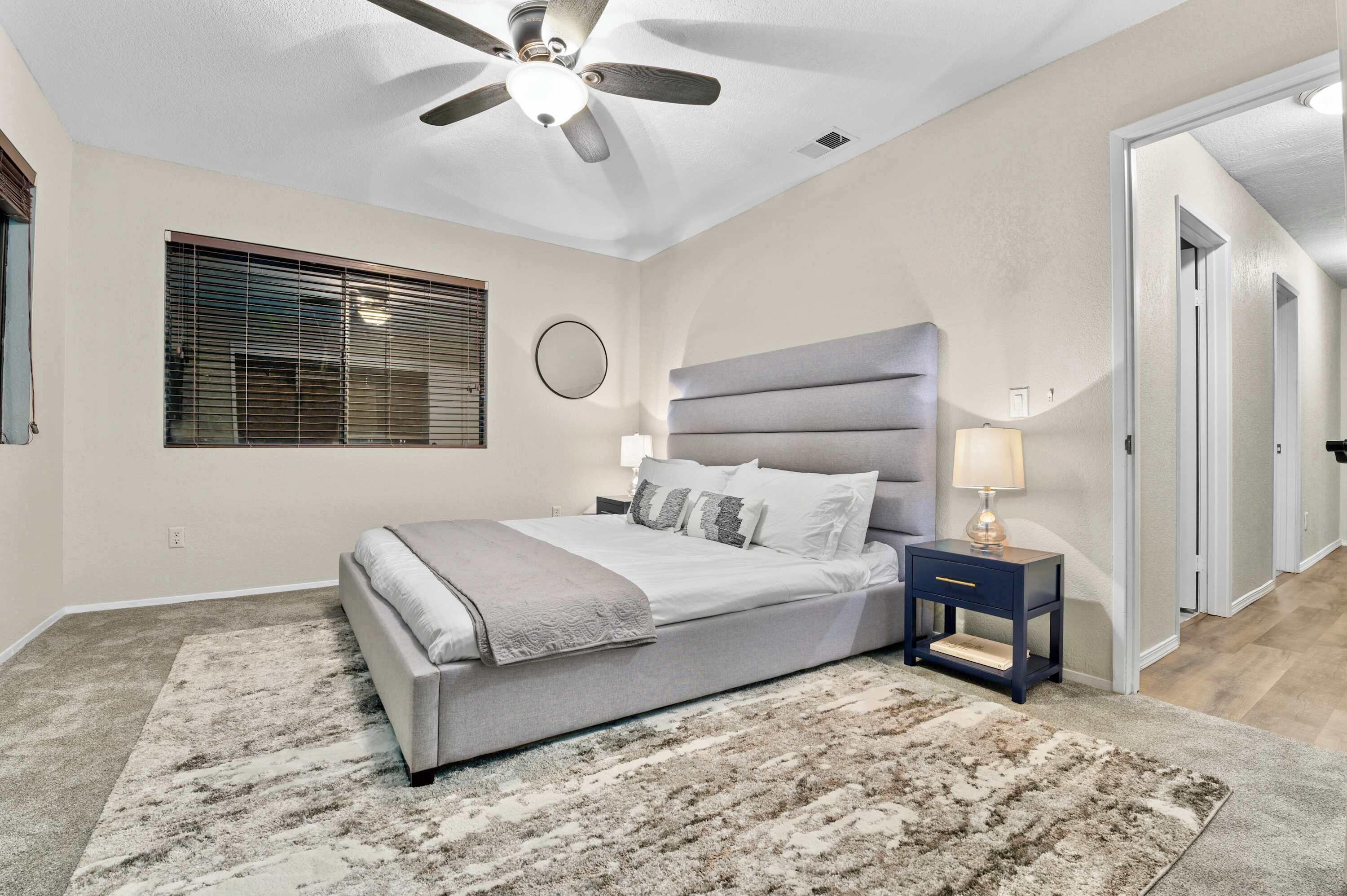 5 habitaciones, tabla de planchar con plancha, cuna de viaje y wifi 