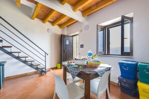 Dining - Holiday Home 'Apollo' with Sea View and Wi-Fi (Motta D'affermo)