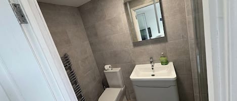 Douche, serviettes fournies
