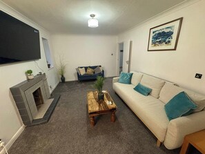 Living area - Riverside Retreat in Staines-upon-thames (Staines)