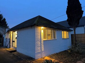 Exterior - Riverside Retreat in Staines-upon-thames (Staines)