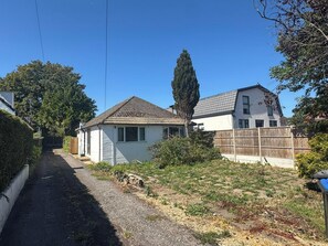 المنطقة المحيطة بالمنشأة