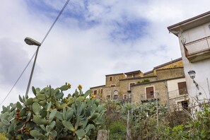 Exterior detail - Holiday Home 'Colonna' with Sea View and Wi-Fi (Motta D'affermo)