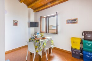 Dining - Holiday Home 'Colonna' with Sea View and Wi-Fi (Motta D'affermo)