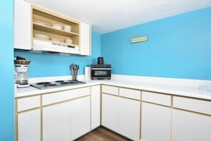 Private kitchen - Sky Blue Condo 321 (Cedar Key)